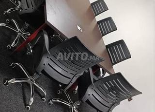 طاولة اجتماع