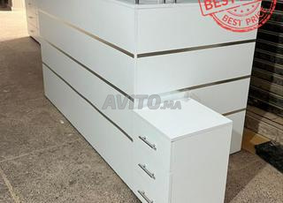 منضدة استقبال مع صندوق