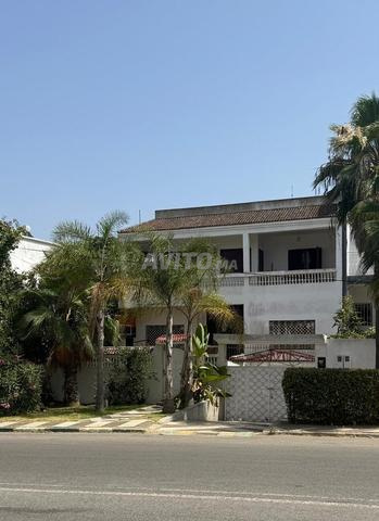 Maison 300 m² sur 3 niveaux - quartier paisible