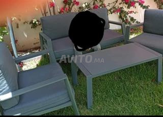 canapé et table basse pour jardin ou balcon