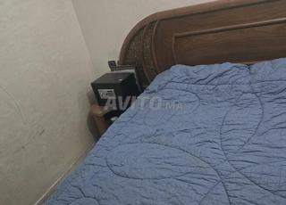 Chambre à coucher en bois sans armoire