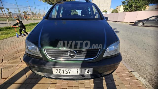 Voiture familiale (7 places) et économique, en excellent état