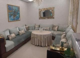 تلامات مع لوحة وستارة