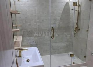 Grande cabine de douche