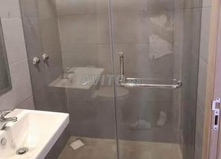 Cabine de douche avec porte coulissante