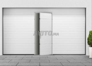 Porte de garage sectionnelle avec portillon