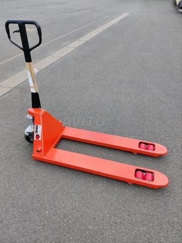 🚚 رافعات يدوية ورافعات تكديس للمناولة