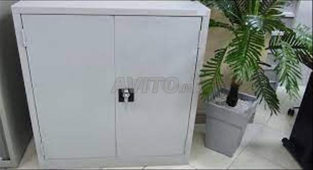 خزائن وخزائن ملابس خشبية عالية الجودة.