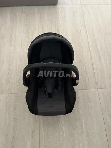 مقعد سيارة للأطفال