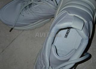 حذاء نسائي رياضي