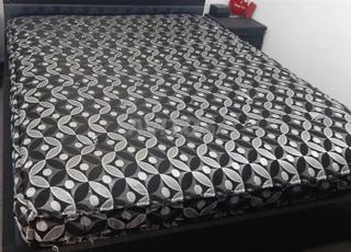 Grand Matelas 160 x 200 bonne qualité