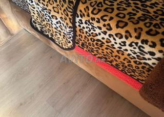 Moustiquaire en bon état à Belghonjmo et matelas médical