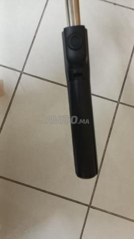 Perche à selfie avec lumière