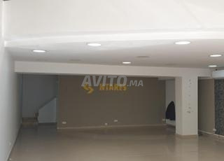 محل تجاري ممتاز في فال فلوري ذو حركة مرور عالية