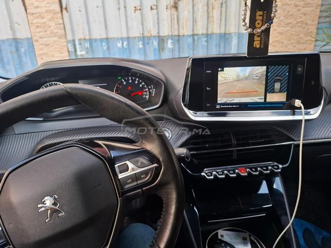 peugeot 208 bon état mzl jdida