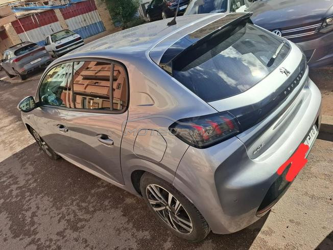peugeot 208 bon état mzl jdida