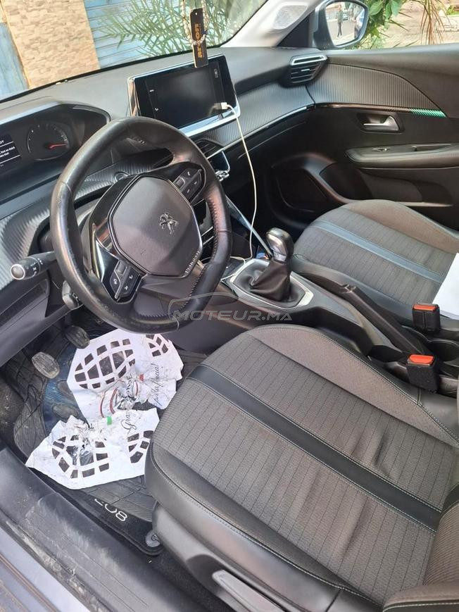 peugeot 208 bon état mzl jdida