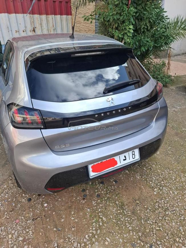 peugeot 208 bon état mzl jdida