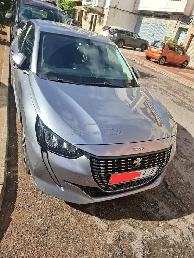 peugeot 208 bon état mzl jdida