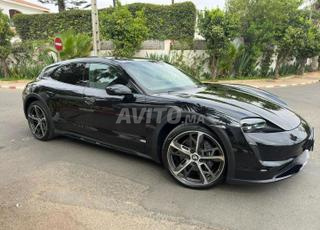 بورش تايكان 4 كهربائية بحالة ممتازة