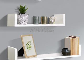 Installation d'étagère et tableaux et les article