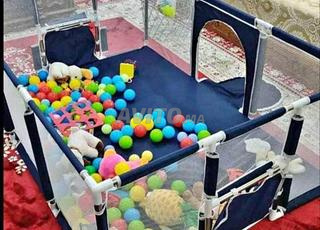 منتزه ألعاب للأطفال مع 100 كرة