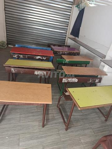 طاولات وسبورة للدعم المدرسي للبيع