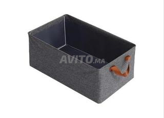 Boîtes de rangement pour vêtements.