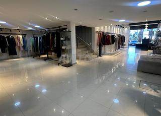 بيع متجرين في موقع جيد ومجهزين بشكل جيد