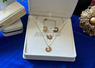 Cadoux, article, collier, boucles d'oreilles, bracelet