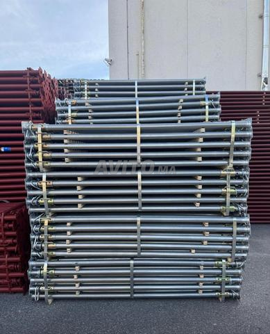 Chandelles/etais métalliques neufs Italie - 2