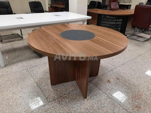 طاولات اجتماع عملية بتصميم احترافي