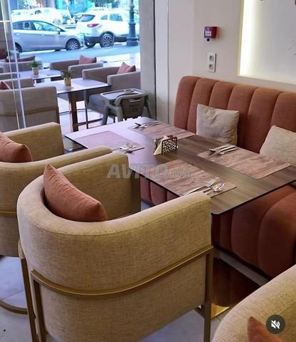 chaises table de cafe restaurant vent