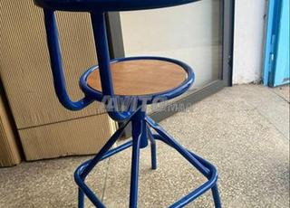 مقاعد نصف معدنية