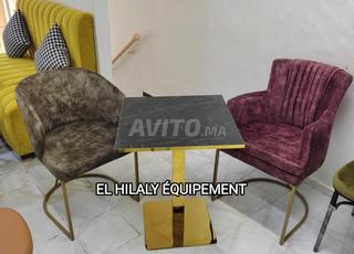 كراسي وطاولة (فندق، مطعم، مقهى)