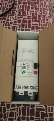 قاطع كهربائي Schneider Electronic للمنزل.
