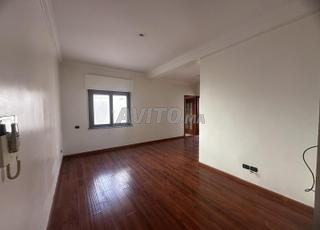 شقة مطلة على المسبح مع موقف سيارات تحت الأرض