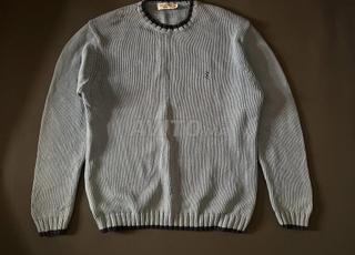 Pull Yves Saint Laurent taille M unisexe