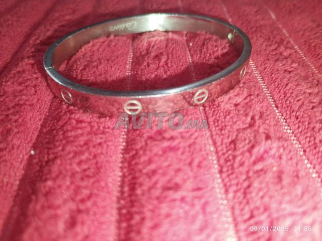 إسوارة نسائية أنيقة