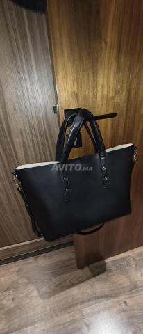 حقيبة سوداء للنساء