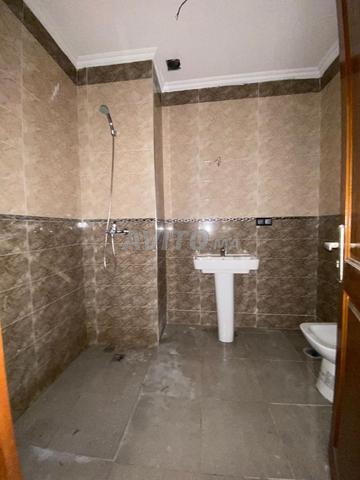 متوفر عمارة للكراء تتكون من تلات طوابق و 2 محلات - 2
