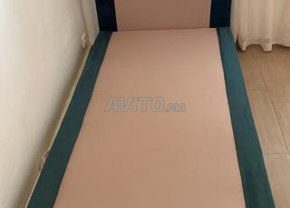 سرير للبيع