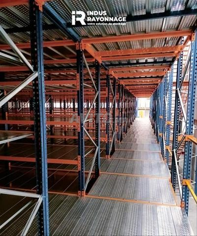 أرفف لتخزين البضائع على منصات التحميل، تحسين التخزين