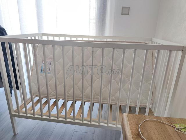 سرير للأطفال مع فراش Simmons