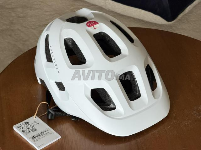 خوذة دراجة جديدة لم تستعمل قط