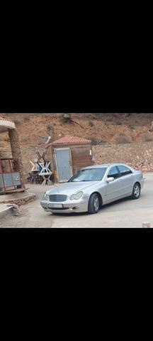 Mercedes-Benz 220 Diesel Automatique 2001 à Ahfir