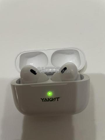 إير بودز بيضاء