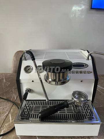 ماكينة قهوة احترافية La Marzocco