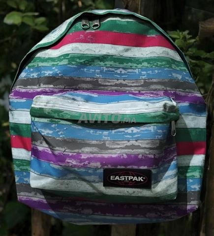 إيست باك أصلي