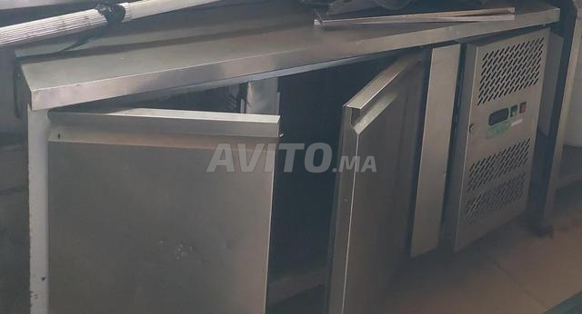 طاولة مبردة